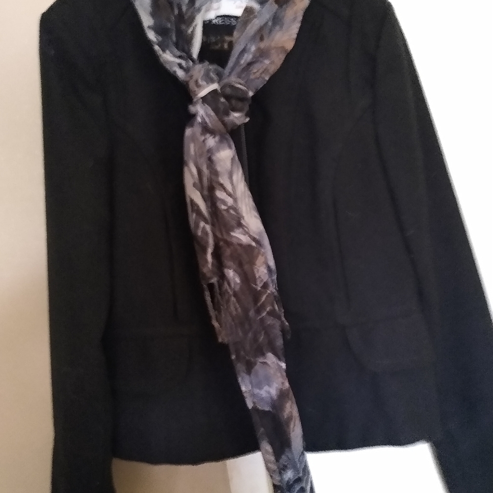 a size large  jacket and scarf, jacket runs smalle